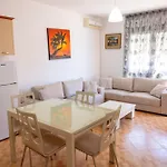 Jimi Apartments 2